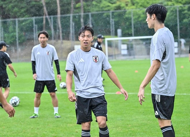 【サンフレッチェ広島「E-1」アルバム】J1広島に所属する日本代表5選手の13日＆14日の練習写真46枚！ジャーメイン良、中村草太、川辺駿、田中聡、荒木隼人、大迫敬介の現地写真の画像037