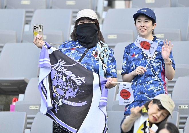 【サポーターアルバム】サッカー日本代表の韓国戦勝利を支えたサポーター写真95枚！ 韓国・龍仁に駆け付けた熱い声援ショット「日本代表ー韓国代表」の画像058