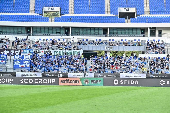【サポーターアルバム】サッカー日本代表の中国戦完封勝利を支えたサポーター写真63枚！ 韓国・龍仁に駆け付けた現地観客席ショット「日本代表ー中国代表」の画像031