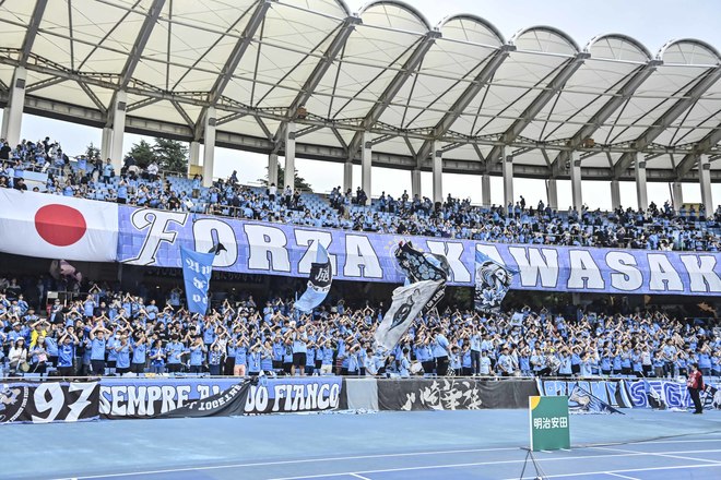 【サポーターアルバム(3)】G大阪戦での観客席＆入場時の川崎フロンターレのサポーター写真77枚！選手と手をつないだ子どもたちなど現地写真「川崎フロンターレーガンバ大阪(3)」の画像037