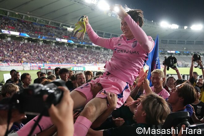 守護神のラストマッチ、「ゴール裏のサポーター目がけて蹴れば入ると思った」横浜FC櫻川ソロモンに先制点を許した元日本代表38歳が劇的な逆転弾【FC東京VS横浜FC】激闘PHOTOギャラリーの画像