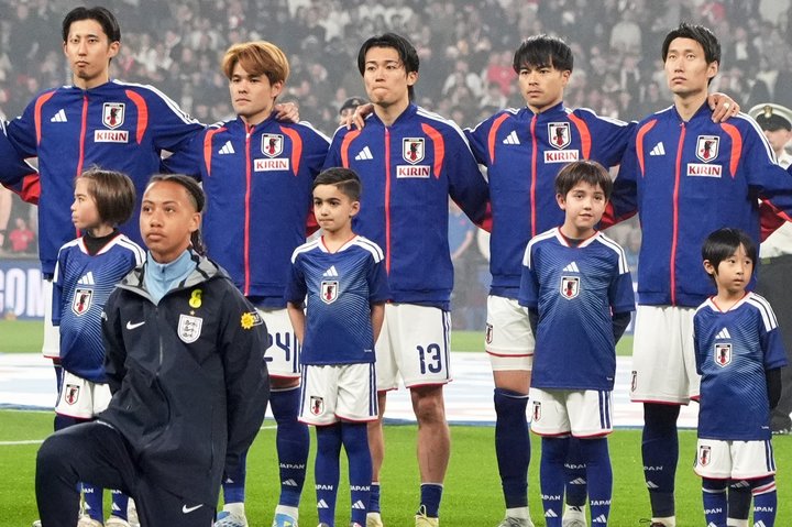 ｢実は、カイシュウ飛べます｣市場価値100億円の日本代表MF、驚異のエアショットが話題｢たかっ!!｣｢飛び過ぎ笑｣で巨人の国オランダ無力化！
