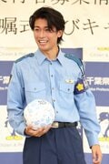 【画像23枚】中村敬斗の警官姿に｢カッコいい｣大歓声！千葉県警｢闇バイト防止｣イベント密着(2)革靴で神技リフティング！悩める中学生へ世界基準のアドバイスもの画像005