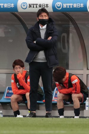 【なぜ大宮・岩瀬監督は解任されたのか(1)】J3降格危機を招いた「クラブ生え抜き」と「希望的観測」【戸塚啓のＪ2のミカタ】の画像