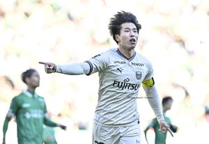 【川崎・山田新が感じさせる得点王になるための1試合6得点の可能性(2)】2か月前に電話をした宮代大聖と、「絶対に勝って送り出したい」と話す鬼木監督の存在……2つの刺激が山田を動かすの画像