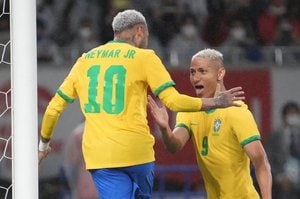 「冗談に違いない」ブラジル代表の9番が「レジェンド2人」のタトゥーを背中に！ 自身の顔も彫り込み、カタールワールドカップ敗退後の覚悟を示すの画像