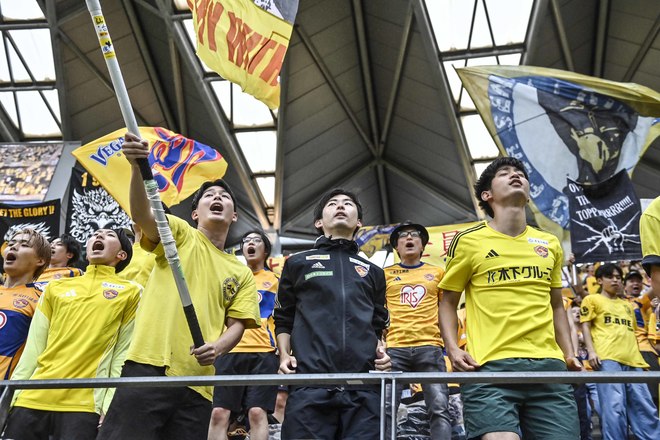 【仙台サポーターアルバム(2)】雨の試合に2000人！ 現地撮影した「ベガルタ仙台のサポーター写真99枚」！「ジェフユナイテッド千葉ーベガルタ仙台」の画像094