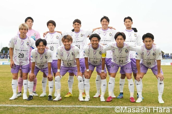 レイラック滋賀がＪ参入の瞬間を特写！宙に浮かぶ監督＆喜ぶ秋山駿とゴール裏サポーター＆熱いスタジアム！滋賀の誇りを胸に悲願成就！【アスルクラロ沼津vsレイラック滋賀FC】激闘PHOTOギャラリーの画像003