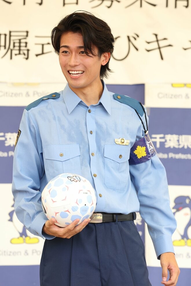 【画像23枚】中村敬斗の警官姿に｢カッコいい｣大歓声！千葉県警｢闇バイト防止｣イベント密着(2)革靴で神技リフティング！悩める中学生へ世界基準のアドバイスもの画像005