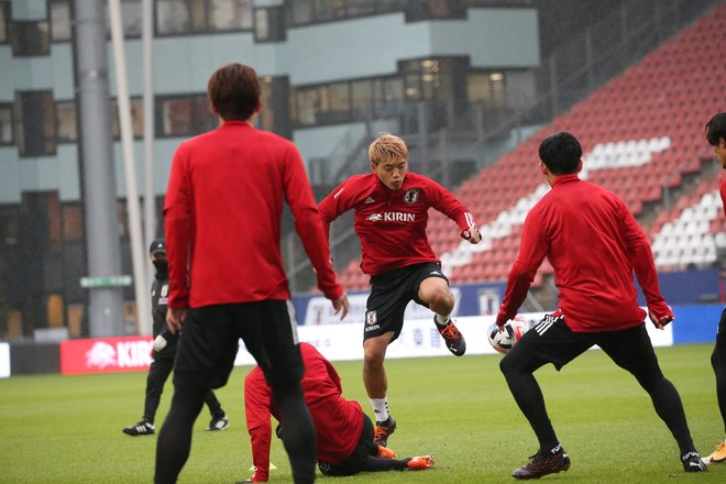 直前!日本代表戦(2)MF堂安律「そういうレベルの低いところにはいないので」“飢え”と“誇り”の画像