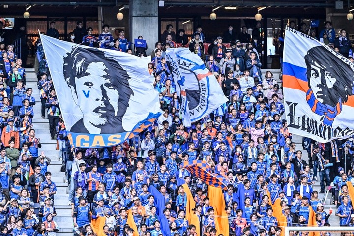 ｢めちゃくちゃ速ええ｣長崎に新加入した“爆速ジャマイカン”が名刺代わりアシスト！｢ババンギダかと思った｣｢ウイイレでスピード99だろ｣｢瞬足履いてる？｣と話題沸騰