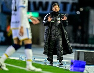 【大量得点・大量失点のJ1川崎が直面しているもの】今年は「殴り勝つサッカー」となるのか、鬼木達監督の考えは――「失点に引っ張られたくない」と「魅力を捨てちゃいけない」の画像