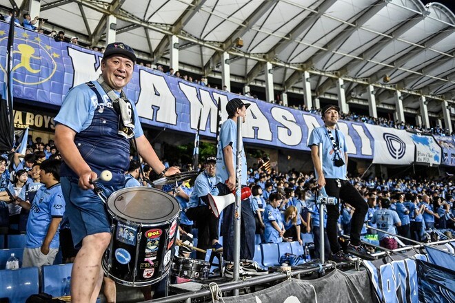 【サポーターアルバム】水曜開催の横浜FC戦に2万人が駆け付けた川崎フロンターレのサポーター写真47枚！ 勝利後の笑顔ショット「川崎フロンターレー横浜FC」の画像013