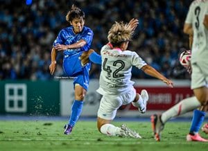 「綺麗な落ち方してるなぁー」J1川崎MF橘田健人のギュンと落ちるシュートが「翼くんのドライブシュートの様だ」と大絶賛！ 相手GKがジャンプして伸ばした手も無効化した衝撃の一撃の画像