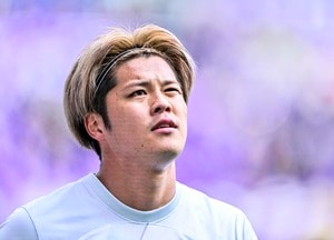 【FC東京との国立決戦で敗れた浦和レッズが感じた課題(2)】MF岩尾憲とMF伊藤敦樹のインサイドハーフコンビが語る課題とは……体現できなかった「本当のスタイル」の画像