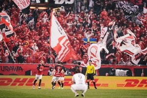 浦和レッズが生まれ変わった本拠地での初戦を4－1の勝利！ 両チームに退場者が出る激戦を制し、指揮官は「メンタルでもトップレベルだった」の画像