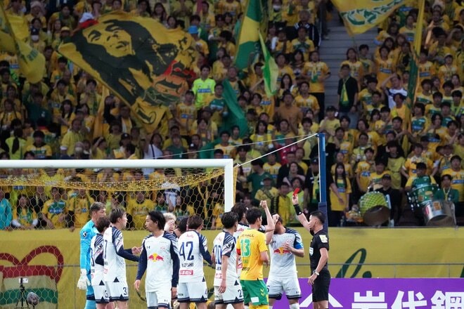 開始5分の背番号10の先制ゴールで幕開け！雨天の国立での1位と3位の上位対決はアウェイチームに軍配【ジェフユナイテッド千葉vsRB大宮アルディージャ】PHOTOギャラリー27連写の画像017