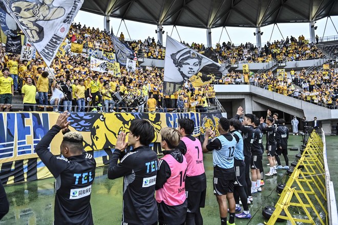 【仙台サポーターアルバム(2)】雨の試合に2000人！ 現地撮影した「ベガルタ仙台のサポーター写真99枚」！「ジェフユナイテッド千葉ーベガルタ仙台」の画像042