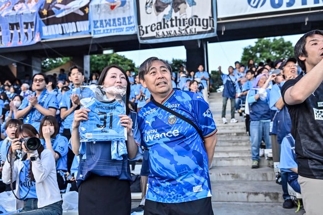 【サポーターアルバム】平日ナイターの試合前から駆け付けた川崎フロンターレのサポーター写真84枚！ 夕日に照らされながらの等々力ショット「川崎フロンターレー横浜FC」の画像064