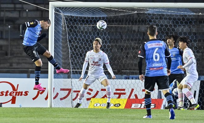 川崎フロンターレ、開幕2連勝!(1) 「旧エースの2度先行」を吹き飛ばした現エースの画像