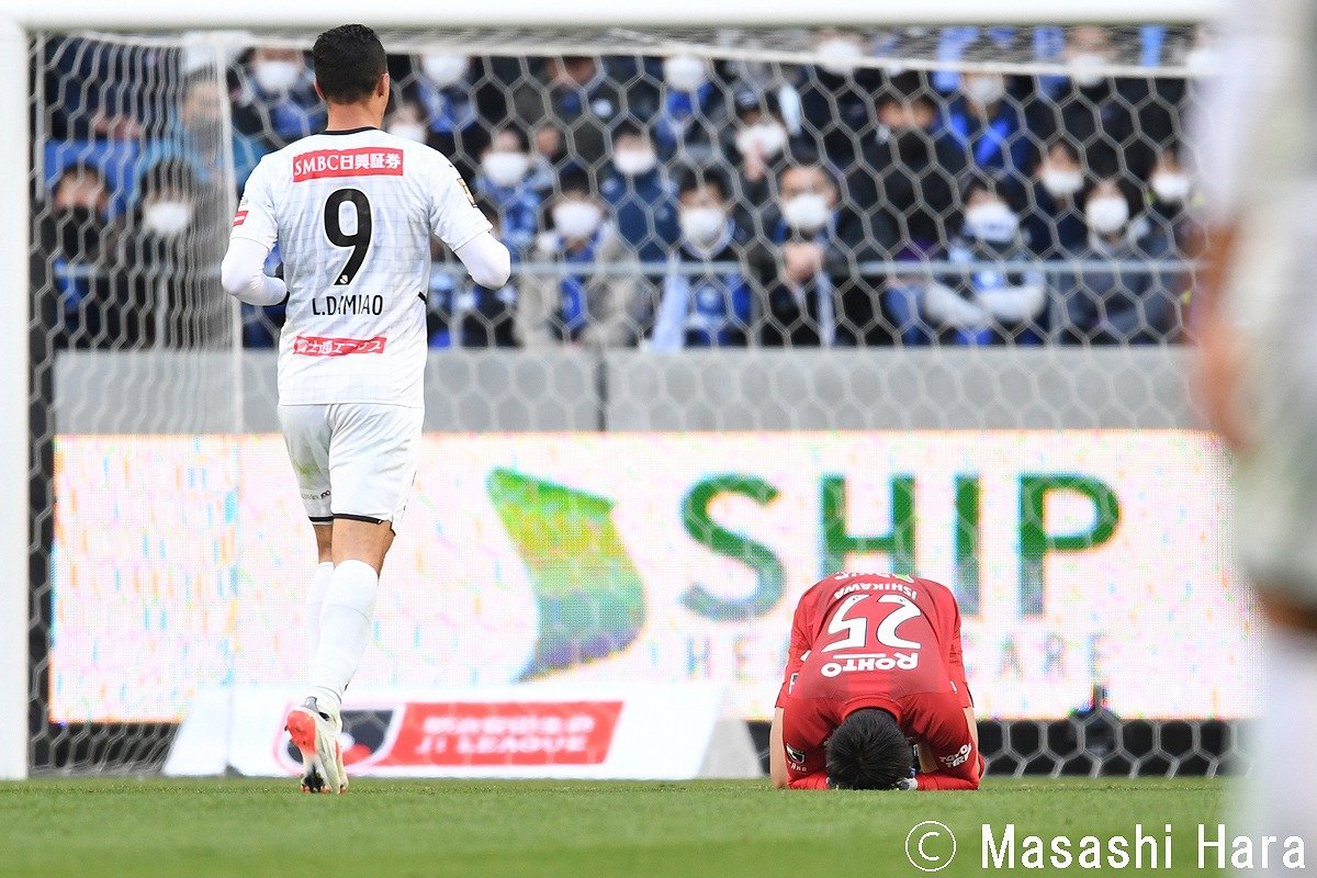 J1分析 最後の最後での 痛恨ミス のあとのドラマ 決めた川崎ダミアン が ミスのガンバgk石川慧 を二度も立たせた理由 ガンバ大阪ｖｓ川崎フロンターレ 1 サッカー批評web