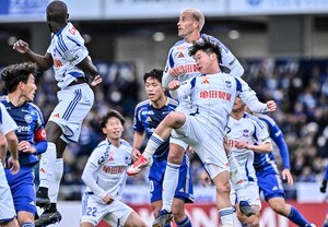 【試合アルバム】「町田ゼルビアーアルビレックス新潟」3バックで今季未勝利の打破狙うもかなわず、敵地で完封負け「中地拓也 撮影写真」の画像