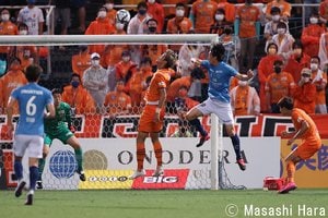 Jリーグ通算109ゴール｢今日、引退を告げる｣元日本代表FW39歳の“引退発表”映像公開！チームメイトに｢まずは感謝の言葉を伝えたい｣の画像