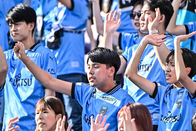 【サポーターアルバム】敵地で勝利を掴んだ川崎フロンターレのサポーター写真75枚！ 圧巻の応援で勝ち越し導く「サンフレッチェ広島ー川崎フロンターレ」の画像021