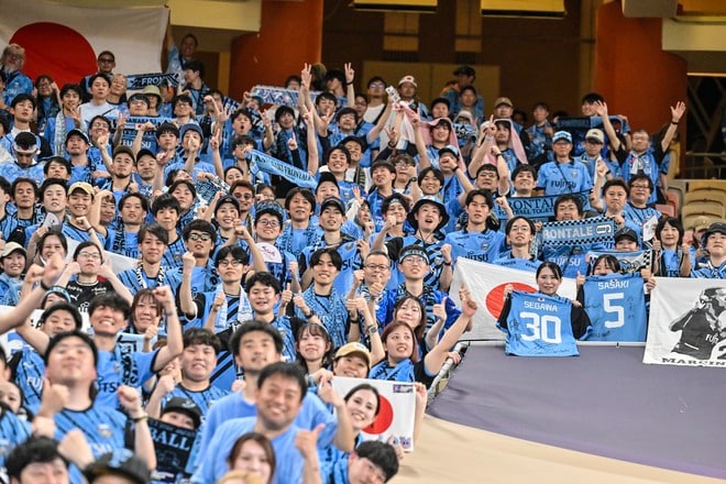 【サポーターアルバム】クラブ史上初のACLEファイナリスト、Cロナウドらスター軍団撃破を導いたサポーター300人の「勝利の記念集合写真37枚」！「川崎フロンターレ―アル・ナスル」の画像019