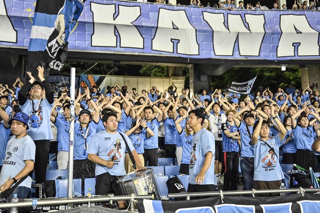 【サポーターアルバム】浦和相手に連勝止まるも、悔しさを声援に変えた「川崎フロンターレのサポーターの試合後の写真41枚！「川崎フロンターレー浦和レッズ」の画像038