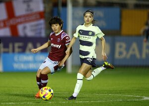 ｢デブライネより仕事してるな～｣長谷川唯の｢絶妙起点パス｣に脚光！決勝ゴールに関与で清水梨紗＆林穂之香との｢なでしこジャパン対決｣を制す…加入後マンチェスターシティは無敗の画像