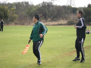 大住良之の「この世界のコーナーエリアから」第89回「オフサイドはなぜ反則か」(3)W杯で「私は機械になります」宣言　人間業の極致と言える副審の判定の画像