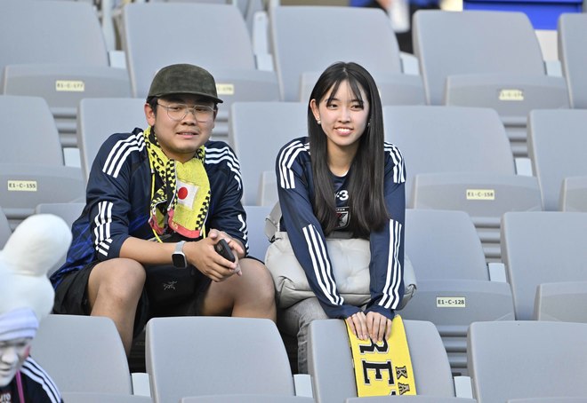 【サポーターアルバム】サッカー日本代表の中国戦完封勝利を支えたサポーター写真63枚！ 韓国・龍仁に駆け付けた現地観客席ショット「日本代表ー中国代表」の画像039