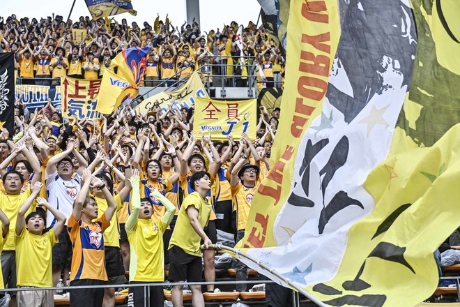 【仙台サポーターアルバム(2)】雨の試合に2000人！ 現地撮影した「ベガルタ仙台のサポーター写真99枚」！「ジェフユナイテッド千葉ーベガルタ仙台」の画像097