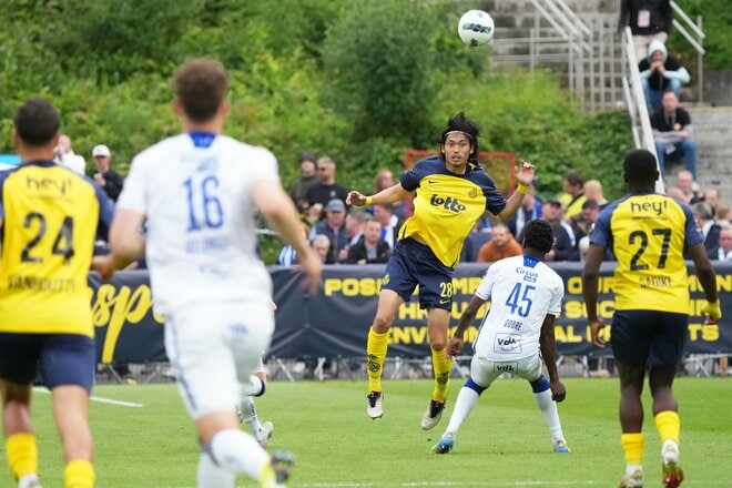 中村敬斗や久保建英にキラーパス！サッカー日本代表の“新DFリーダー”が語った｢恩返しできて良かった｣2年連続の快挙と｢責任を持ってやりたい｣代表でのプレー【ユニオン vs ヘント】激闘PHOTOギャラリー21連写の画像015