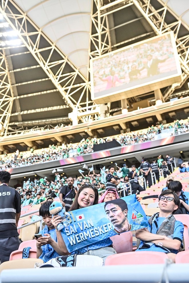 【サポーターアルバム】アジア青覇を果たすべく700人の川崎サポーターがACLE決勝に駆け付けた！ 現地で声援を送ったサポーター写真72枚「アル・アハリー川崎フロンターレ(2)」の画像044