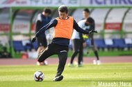 【横浜FCVS札幌】横浜FC・三浦知良、いよいよ決別の時か「カズをここで出すのか」の落胆 原悦生PHOTOギャラリー「サッカー遠近」の画像
