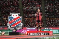 「縦向きのナイキまじだったんだ」遠藤航所属・リバプールの「「白ベース新3rdユニフォーム」の“縦スウォッシュ”が話題!「縦向きなのがマジで気になる」の声の画像