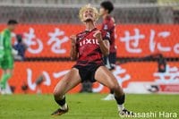 ｢世界を獲りに行く十年｣鹿島がクラブW杯モデルを進化させた“4分割ブロック”新ユニフォーム発表！｢待ちに待った金バッジ｣｢ムービーがカッコ良すぎる｣