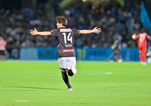 「絶妙なゴロショット」「見たことない」川崎フロンターレMF脇坂泰斗が意表を突いた「低弾道FK」決める！ 鹿島アントラーズ戦勝利を決定づけた“天才的ゴール”の画像