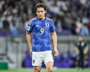 「凄くお洒落さんですね♡ピアスもgood」日本代表FW上田綺世のモデル妻との世界遺産旅行「思い出＆ピアスショット」が話題に！「モデルさんだと思っちゃうくらい」の声の画像