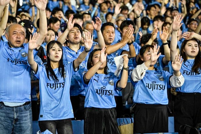 【サポーターアルバム】浦和相手に連勝止まるも、悔しさを声援に変えた「川崎フロンターレのサポーターの試合後の写真41枚！「川崎フロンターレー浦和レッズ」の画像006