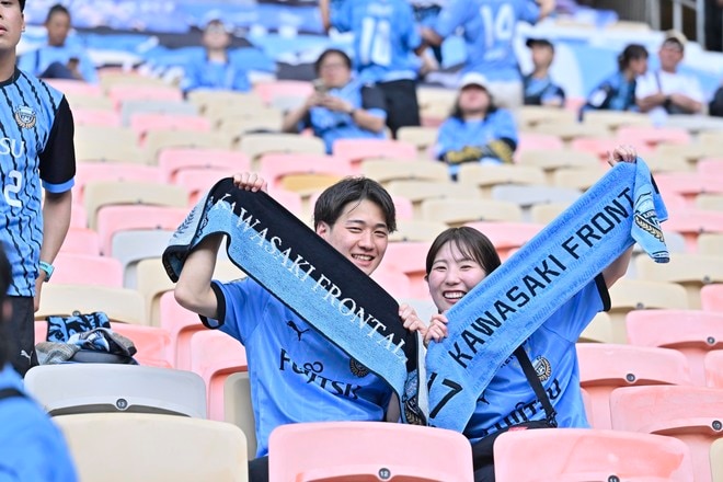 【サポーターアルバム】ACLE決勝に駆け付けた川崎サポーターは衝撃の700人！ 現地で声援を送ったサポーター写真81枚「アル・アハリー川崎フロンターレ(3)」の画像012
