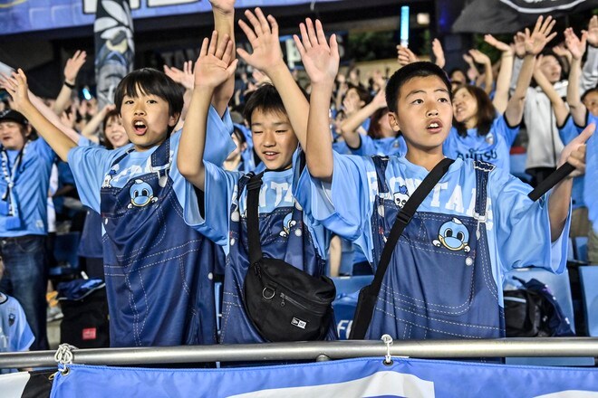 【サポーターアルバム】水曜開催の横浜FC戦に2万人が駆け付けた川崎フロンターレのサポーター写真47枚！ 勝利後の笑顔ショット「川崎フロンターレー横浜FC」の画像035