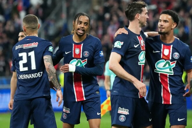 運命の大一番！サッカー日本代表・伊東純也、中村敬斗、関根大輝が語った｢世界一のクラブ｣と｢降格プレーオフ｣(1)純也＆敬斗いつものルーティンと作れない攻撃の形｢準優勝は奇跡ですね｣【激闘33連写】の画像028