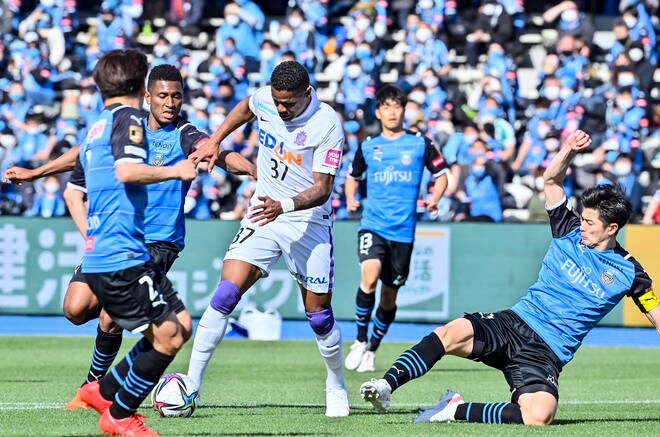 広島、川崎に会心ドロー!「1メートルでも2メートルでも上げろ!」の強気の報酬の画像