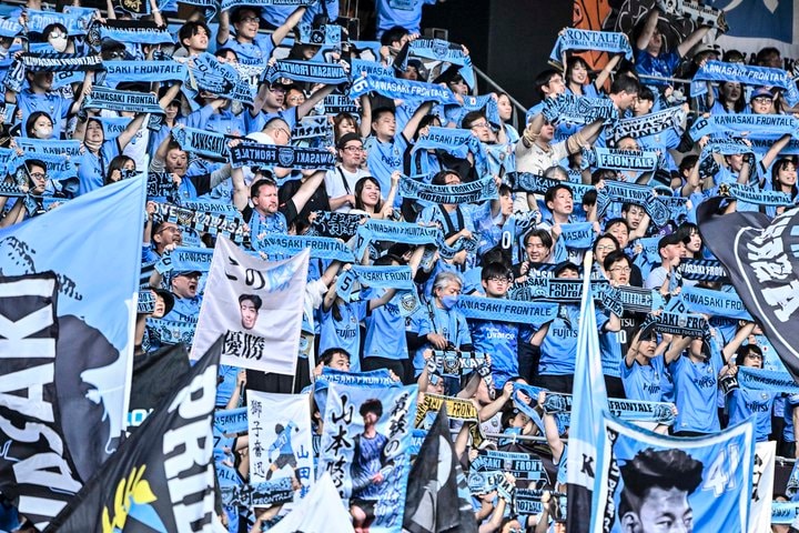 ｢なんやこれ。かっこよ｣J1川崎の“国立限定”黄金ユニに大反響！主将ら5選手のサイン入りに｢サポが欲しいのはこれ｣｢6があったら、買ってたな｣