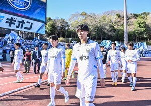 【川崎が2度の前半負傷交代という悲劇をあえてどう生かすか(1)】連続アクシデントで長谷部茂利監督は交代策をどのように考えたのか……まだ続く連戦を乗り切るうえでの考え方の画像