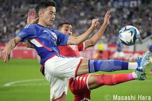 「最高のパートナー」と構築した破壊的な右サイド【サッカー日本代表「2023年急成長の鍵」となった菅原由勢】(3)の画像