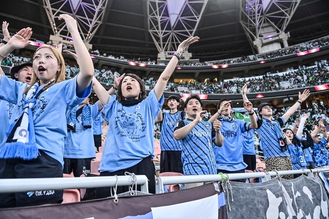 【サポーターアルバム】サウジアラビア・ジェッダ開催のACLE決勝に川崎サポーター700人が集結！ 現地で声援を送ったサポーター写真78枚「アル・アハリー川崎フロンターレ(1)」の画像057